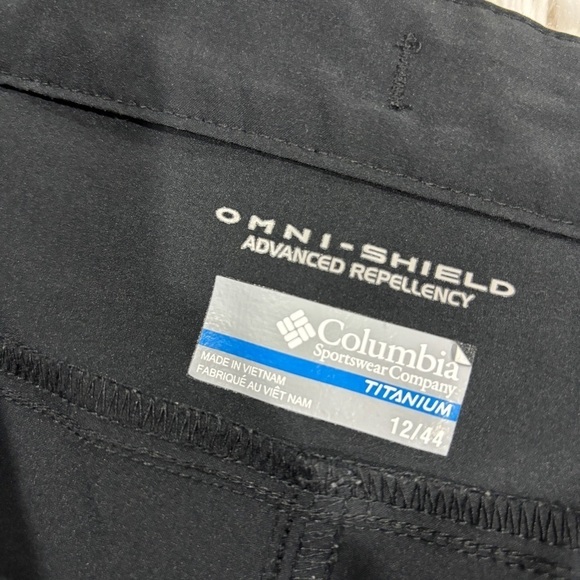 Columbia Titanium Omni Shield Belted Black Fir Ridge Shorts Size 12/44 - Picture 6 of 10